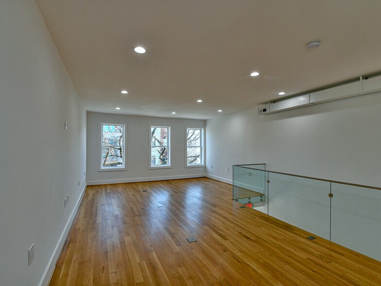 More Photos Of 515 11th St SE, Washington Storefront Retail Office For Sale