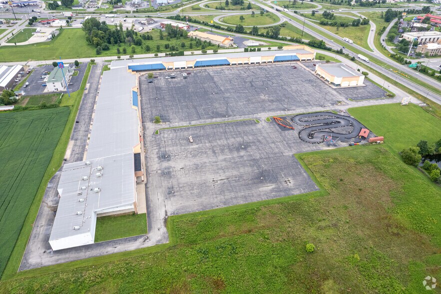 More Photos Of 357 Tanger Blvd, Seymour Unknown For Lease