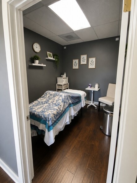 More Photos Of 809 W Main St, Monroe Medical For Sale