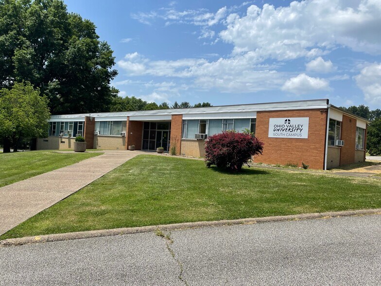 More Photos Of 209 Parkway Pl, Parkersburg Office For Sale