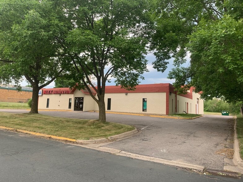 More Photos Of 4211 Rhode Island Ave N, New Hope Freestanding For Lease