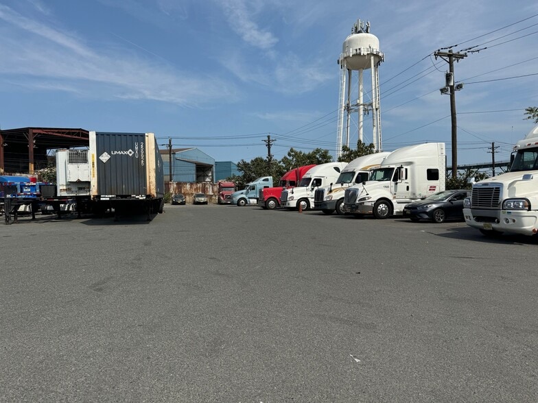 More Photos Of 207-215 Avenue L, Newark Land For Lease