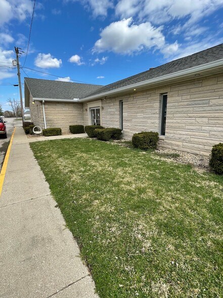 More Photos Of 319 W Frank St, Mitchell Specialty For Sale