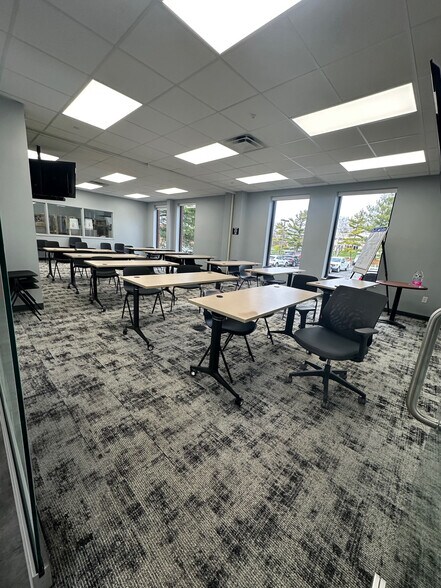 More Photos Of 733 Green Crest Dr, Westerville Research And Development For Lease