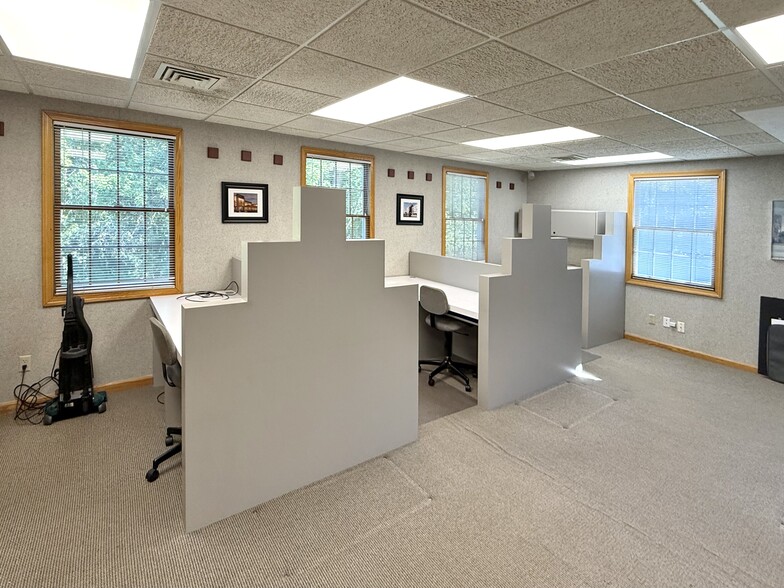 More Photos Of 270 Park Pl, Chagrin Falls Loft Creative Space For Lease
