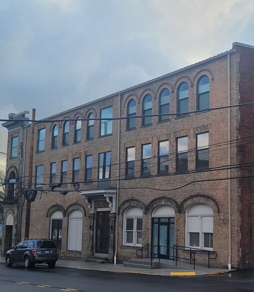 More Photos Of 607 Miller Ave, Clairton Apartments For Lease