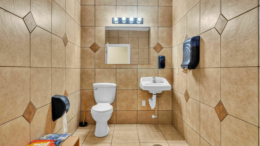 More Photos Of 415 E Main St, Bartow Office For Lease