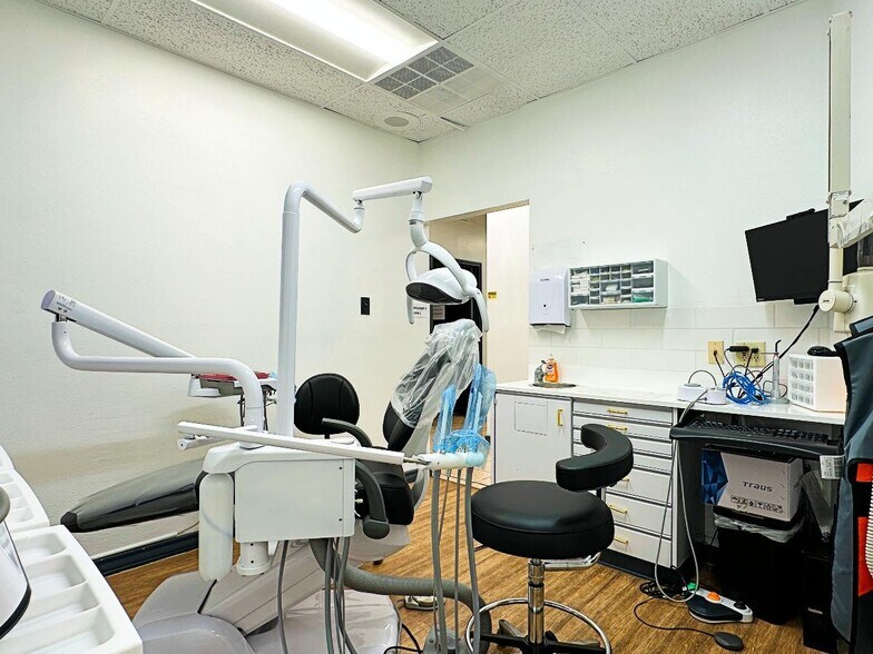 More Photos Of 8237 Fredericksburg Rd, San Antonio Medical For Sale