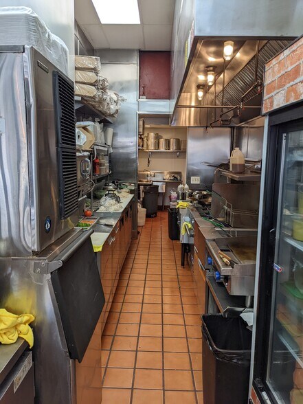 More Photos Of 11044-11056 Ventura Blvd, Studio City Restaurant For Lease