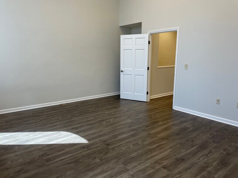 More Photos Of 112 S Maple St, Murfreesboro Office For Lease