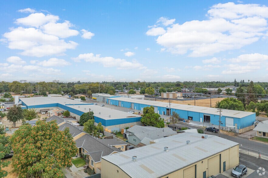 Primary Photo Of 236 S Santa Cruz Ave, Modesto Warehouse For Lease
