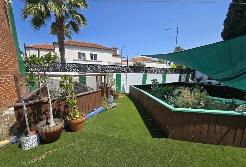 More Photos Of 175-177 S Robertson Blvd, Beverly Hills Storefront For Lease