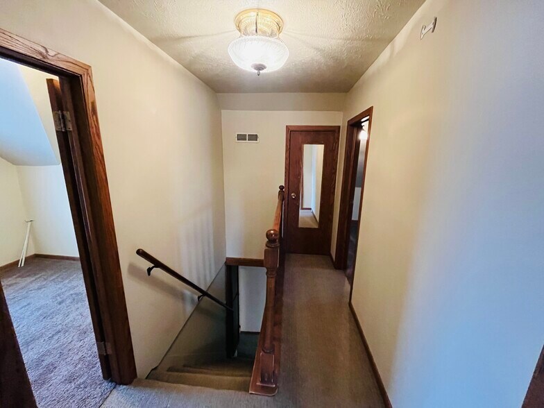 More Photos Of 919 S Pine St, Norfolk Flex For Sale