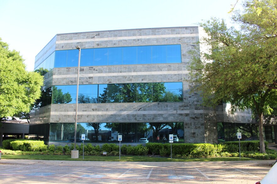 More Photos Of 4949 Keller Springs Rd, Addison Office For Lease