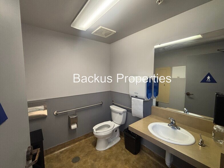 More Photos Of 1586 Moffett St, Salinas Light Distribution For Lease