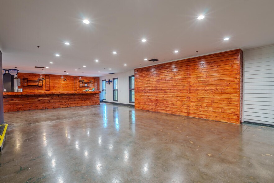 More Photos Of 4840 Hatch Blvd, Muscle Shoals Restaurant For Sale