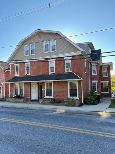 Primary Photo Of 142 E Evergreen St, West Grove Apartments For Sale