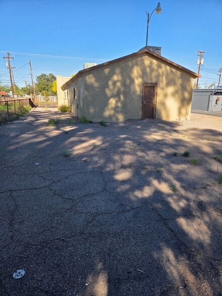 More Photos Of 1026 N Columbus Blvd, Tucson Light Manufacturing For Sale