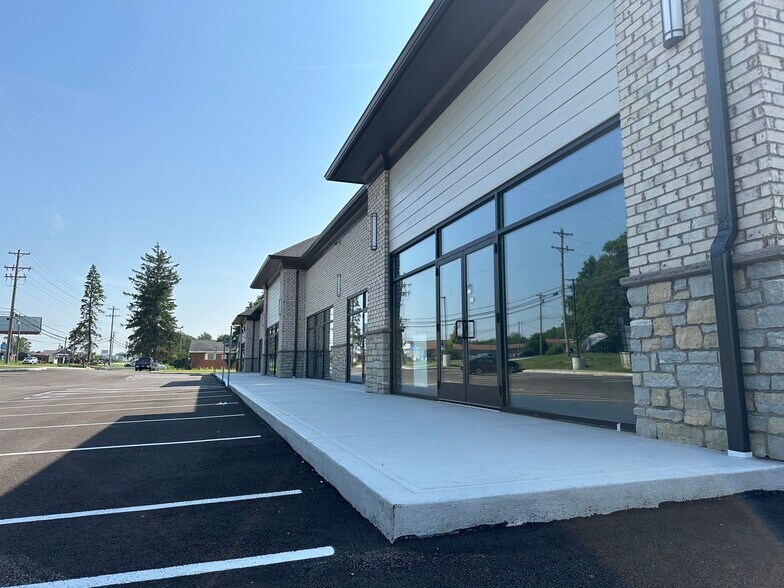 More Photos Of 9774 Cincinnati Columbus Rd, West Chester Storefront For Lease