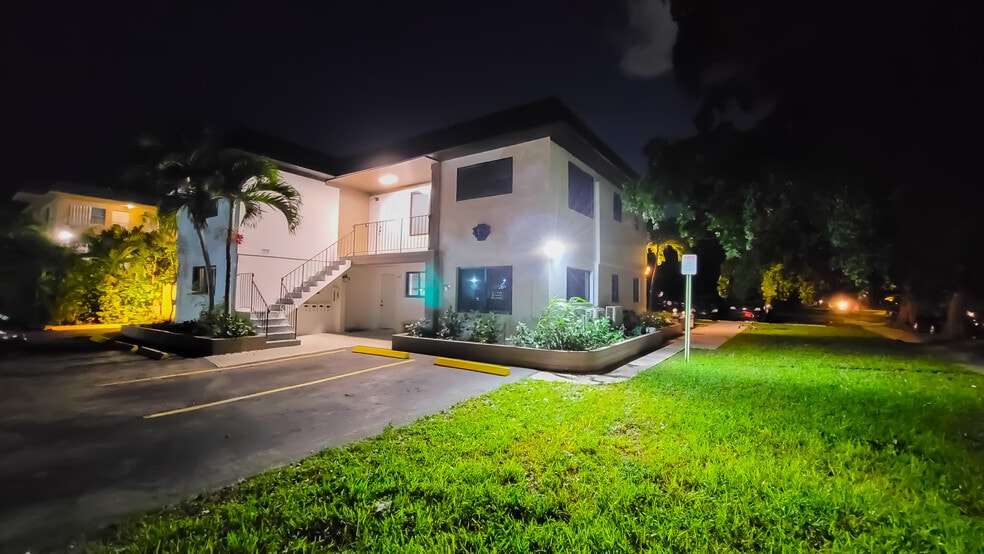 More Photos Of 1858 Dewey St, Hollywood Apartments For Sale