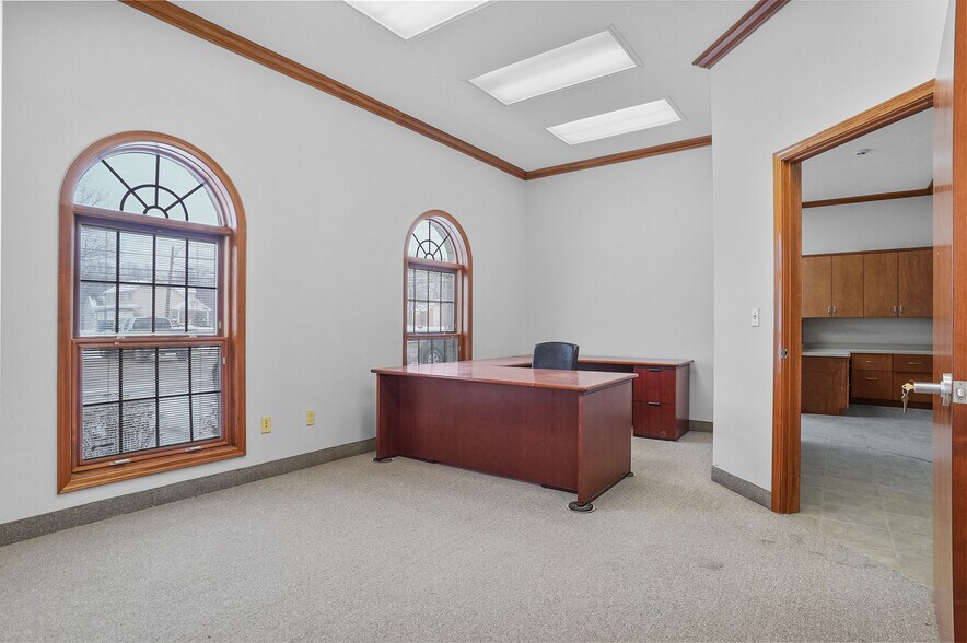 More Photos Of 120 W Aurora Rd, Northfield Medical For Lease