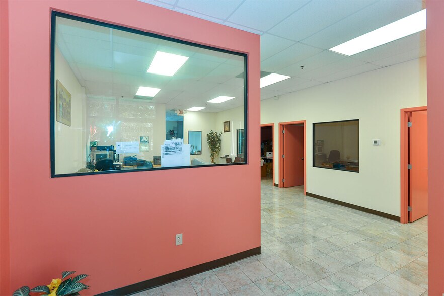 More Photos Of 7751 Kingspointe Pky, Orlando Light Distribution For Lease