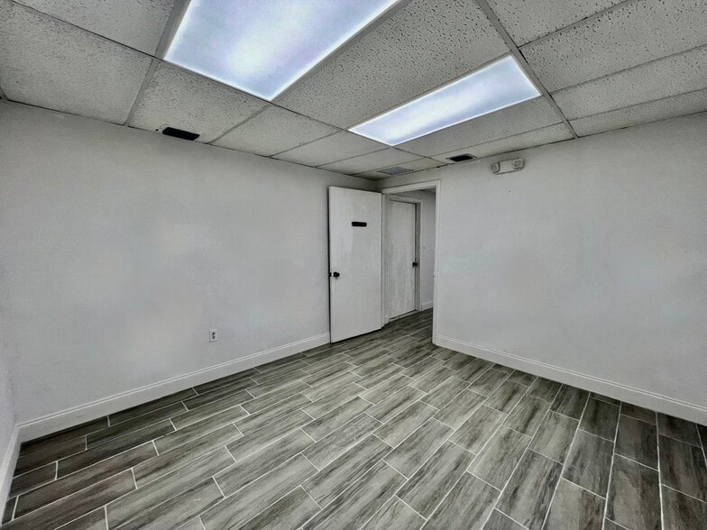 More Photos Of 7370-7384 NW 56th St, Miami Warehouse For Sale