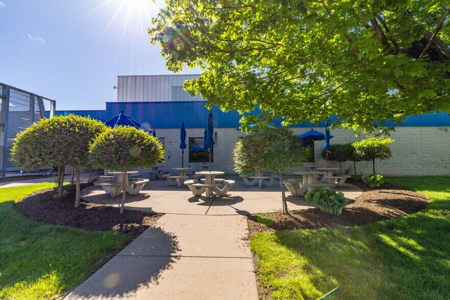 More Photos Of 212 W Newberry Rd, Bloomfield Manufacturing For Sale