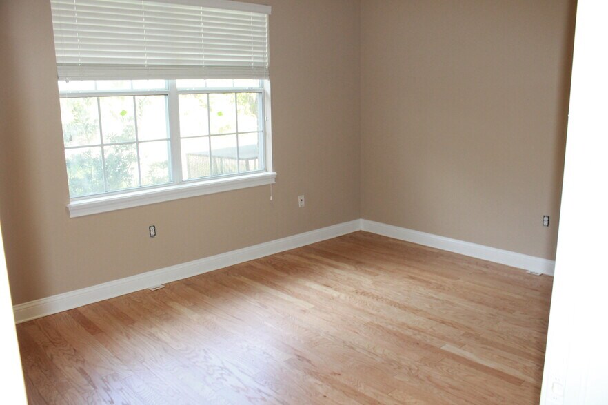 More Photos Of 6817 Southpoint Pky, Jacksonville Office For Sale