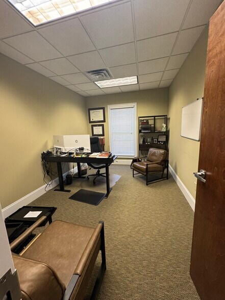 More Photos Of 190 Hawthorne Park, Athens Office For Sale