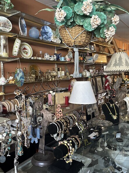 More Photos Of 6101 Lake Isabella Blvd, Lake Isabella Storefront For Sale