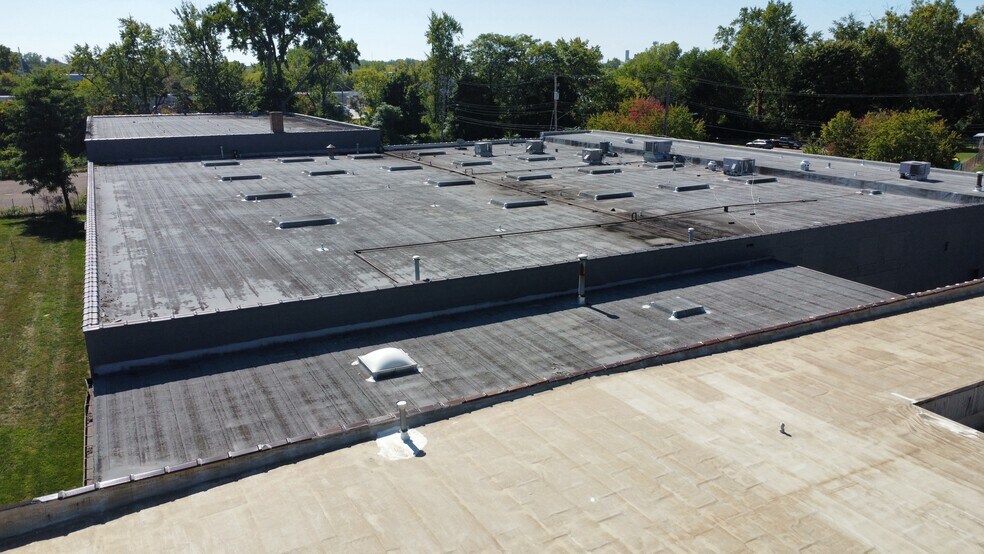 More Photos Of 1121 River St, Lansing Distribution For Lease