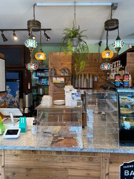 More Photos Of 118 Hoffman St, Saugatuck Storefront Retail Residential For Lease