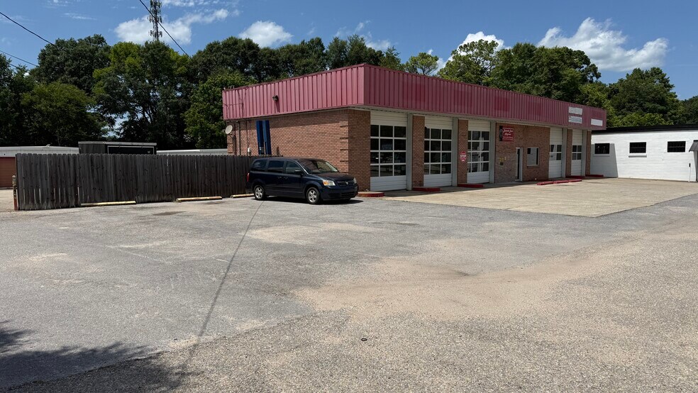 More Photos Of 3919 Highway 25, Montevallo Service For Sale