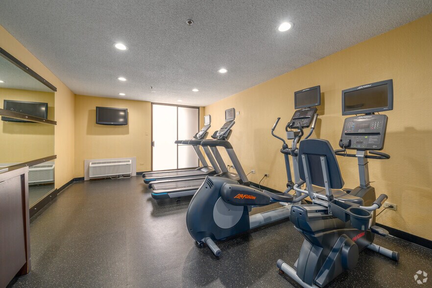 More Photos Of 2504 North Loop W, Houston Hotel For Sale