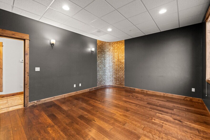 More Photos Of 1940 W Dickerson St, Bozeman Office For Sale