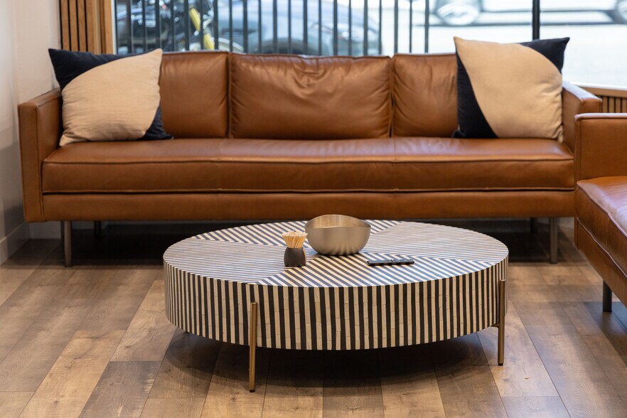 More Photos Of 1612 Magnolia Blvd, Burbank Storefront For Sale