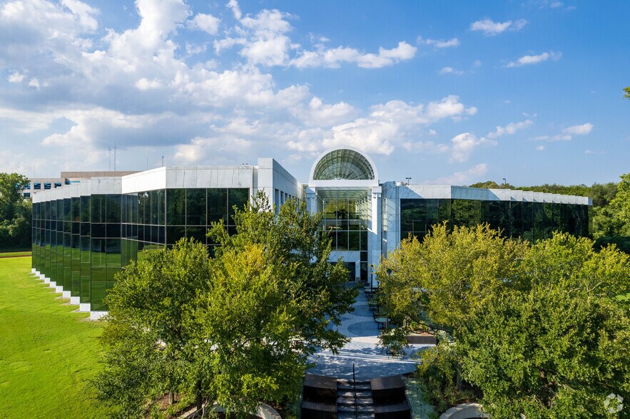 More Photos Of 5000 Plaza On The Lake Dr, Austin Coworking Space