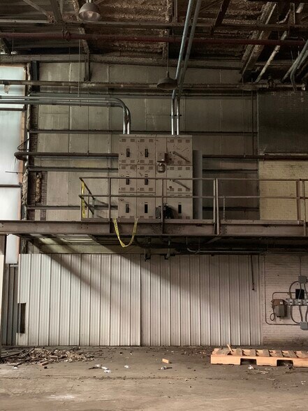 More Photos Of 11 Pine Lake Ave, La Porte Manufacturing For Lease