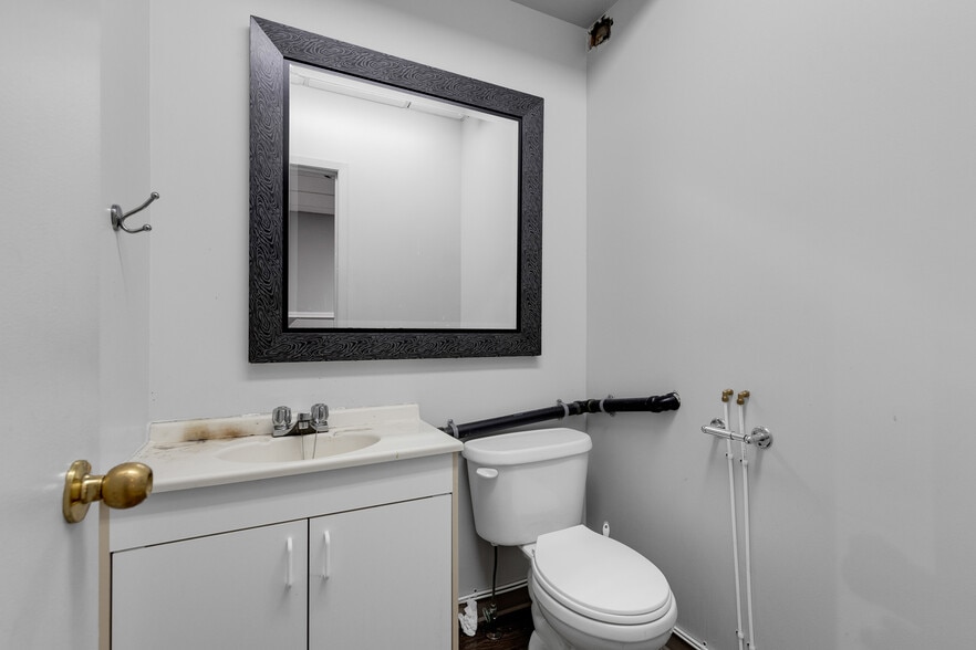 More Photos Of 276-280 Boul Saint-Luc, Saint-jean-sur-richelieu Storefront Retail Office For Lease