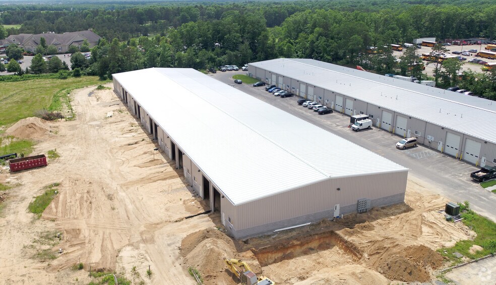 More Photos Of 644 Cross St, Lakewood Light Distribution For Lease