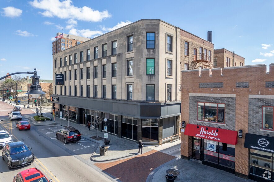 More Photos Of 1011 Lake St, Oak Park Office For Lease