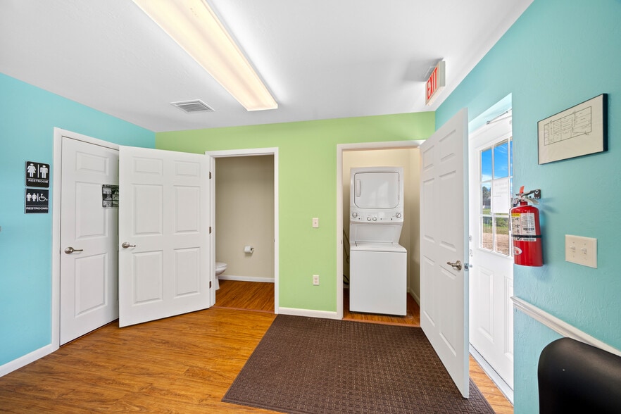 More Photos Of 1415 NW 23rd Ave, Chiefland Medical For Sale