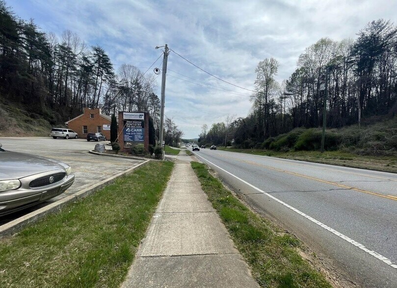 More Photos Of 471 S Main St, Cleveland Medical For Lease