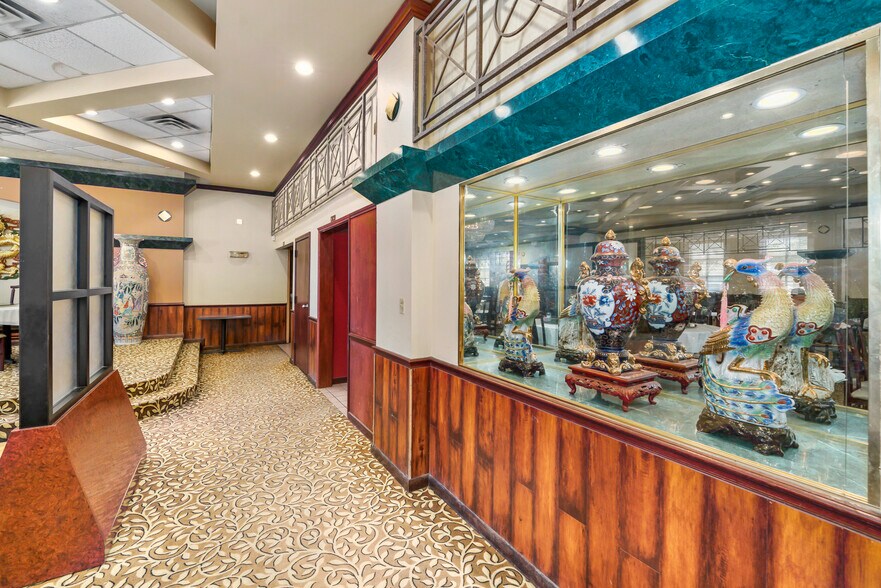 More Photos Of 2529 S 6 Hwy, Houston Restaurant For Sale