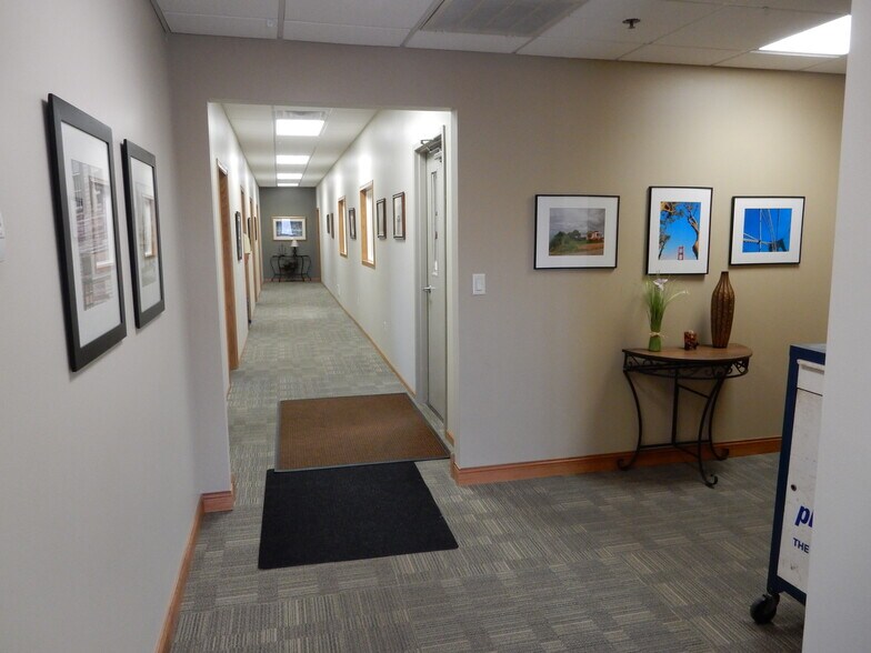 More Photos Of 120 Bentley Ct, Findlay Warehouse For Lease