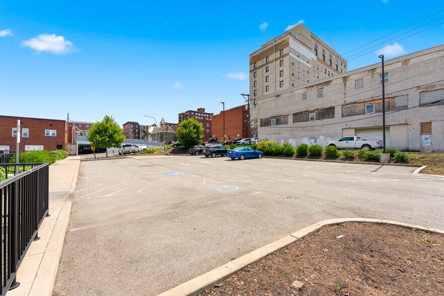 More Photos Of 1050 University Ave, Morgantown Storefront Retail Office For Lease