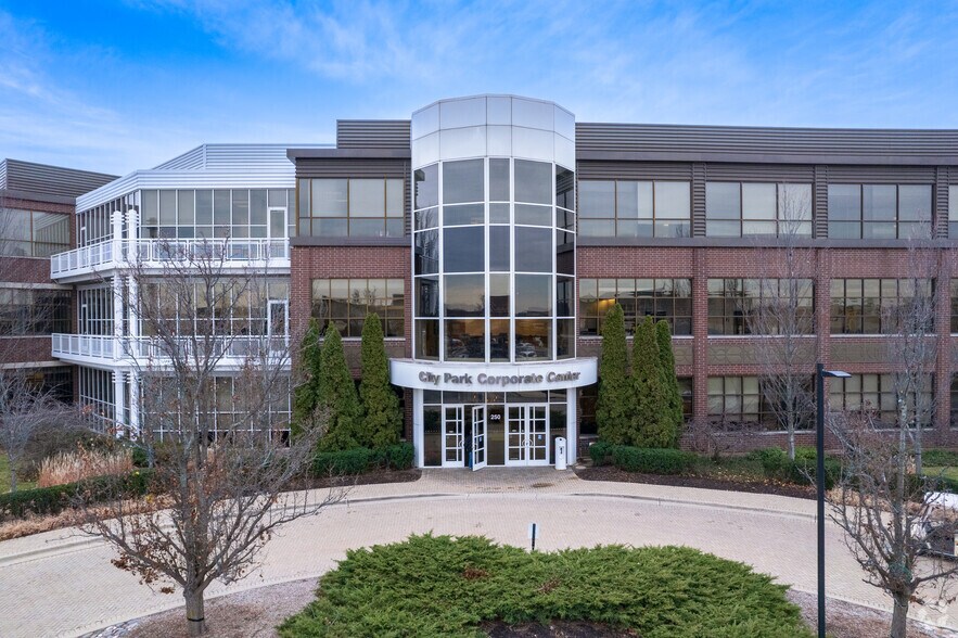 More Photos Of 250 Parkway Dr, Lincolnshire Office Residential For Lease