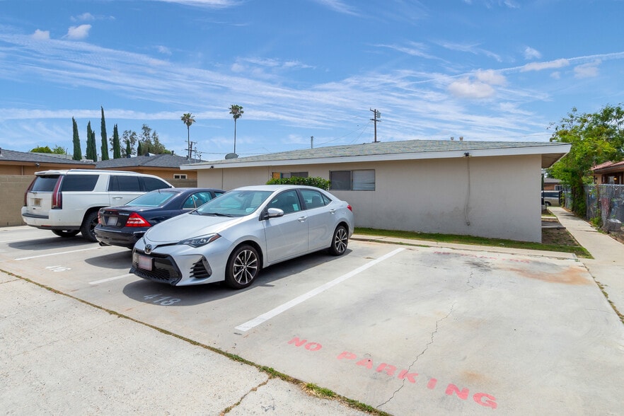 More Photos Of 412 W Ramona Dr, Rialto Multifamily For Sale
