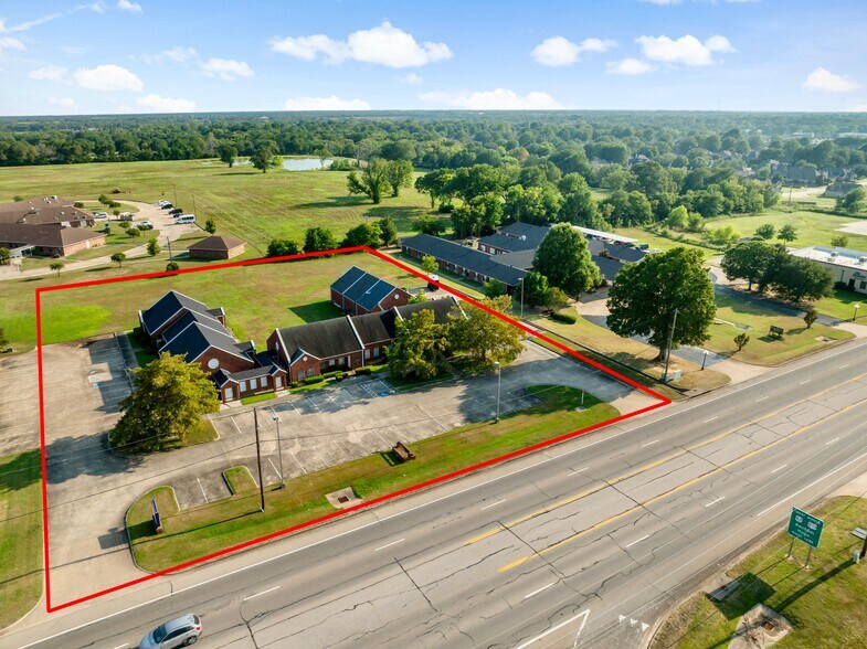 More Photos Of 4550 Lamar Ave, Paris Rehabilitation Center For Lease